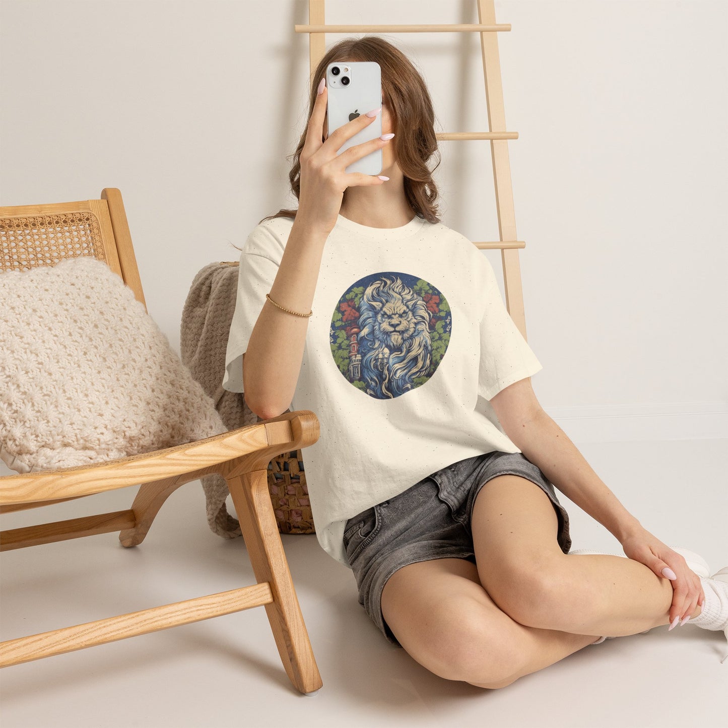 Lion Illustration T‑Shirt — Vintage Floral Lion Graphic Tee
