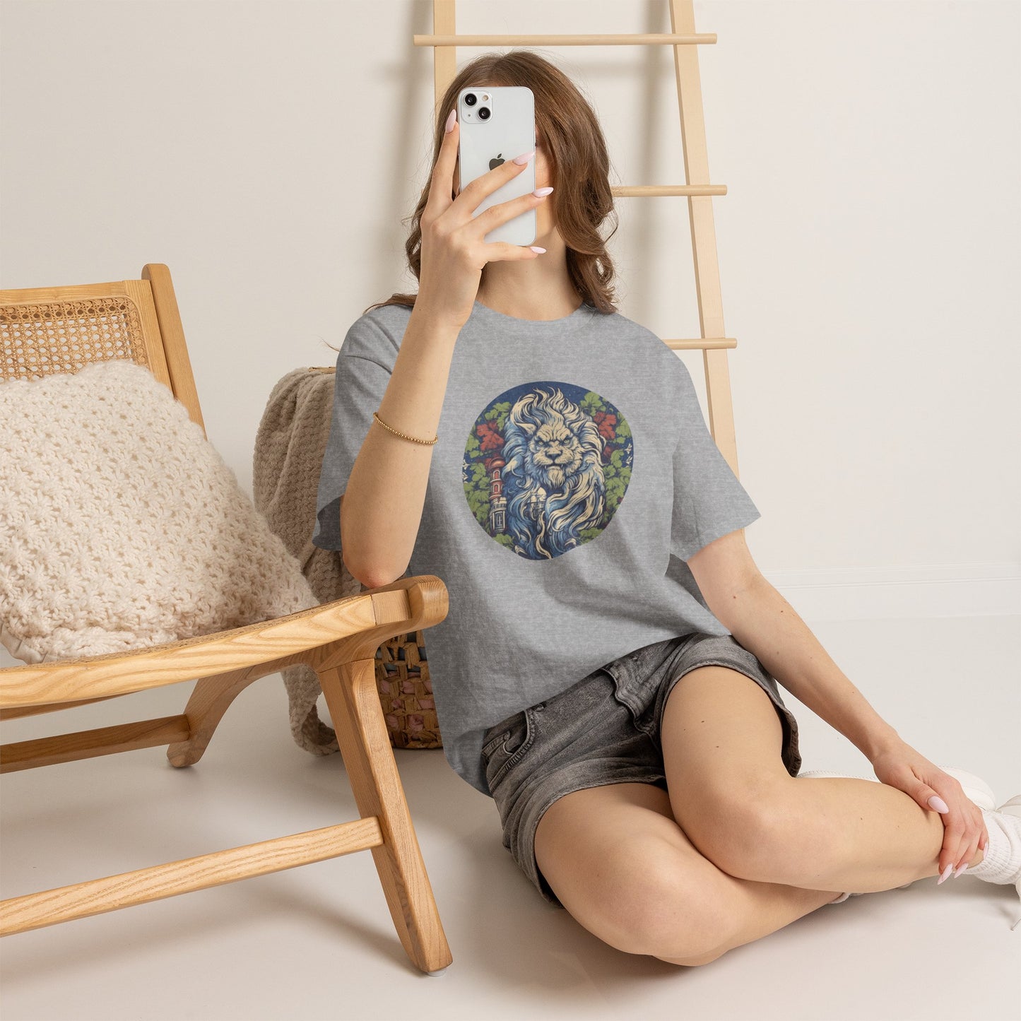 Lion Illustration T‑Shirt — Vintage Floral Lion Graphic Tee